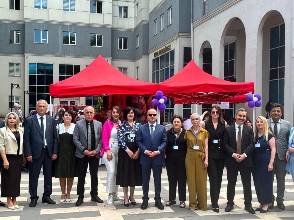 Hopa'da el emeği göz nuru ürünler sergilendi