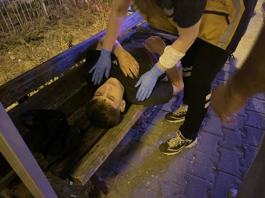 Mudanya'da kontrolden çıkan motosiklet sürücüsü yol kenarına savruldu