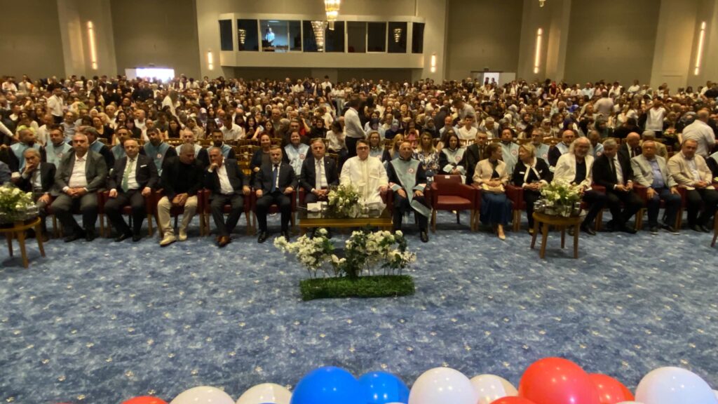 BEUN Ereğli Eğitim Fakültesinde Görkemli Mezuniyet