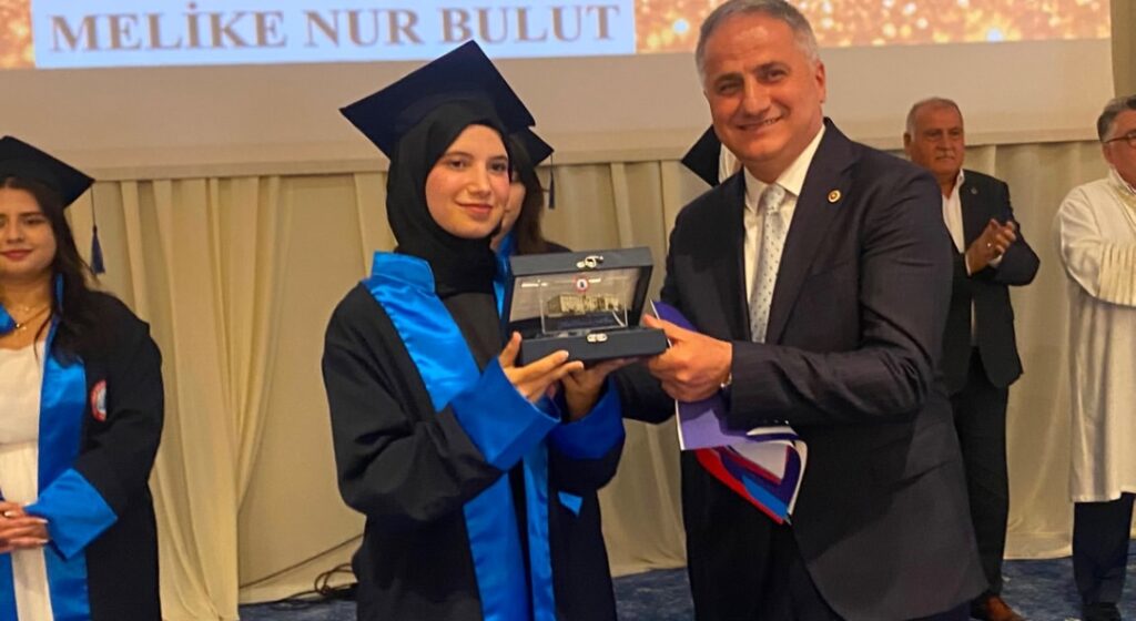 BEUN Ereğli Eğitim Fakültesinde Görkemli Mezuniyet
