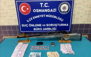 Bursa'da uyuşturucu operasyonu: 3 gözaltı, aranan 2 hükümlü yakalandı