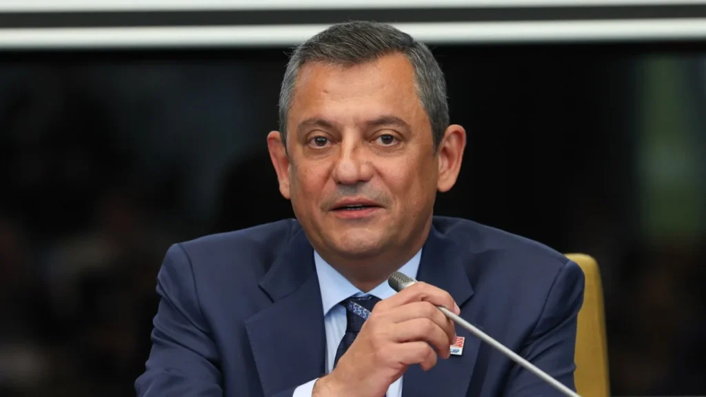 CHP'de gözler salı gününde: Özel kürsüye çıkıyor
