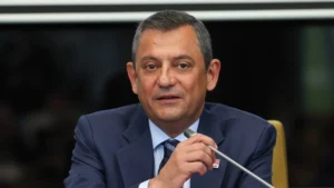 CHP'de gözler salı gününde: Özel kürsüye çıkıyor