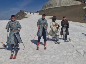 Deniz sezonu açıldı, Erzurum Palandöken'de kayak yarışı başladı