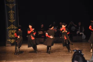 Düzce Adige Kültür Derneği'nin "Sezon Sonu Gösterisi" büyük ilgi gördü