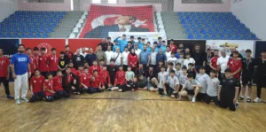Elazığlı güreşçilerden Bingöl’de madalya yağmuru