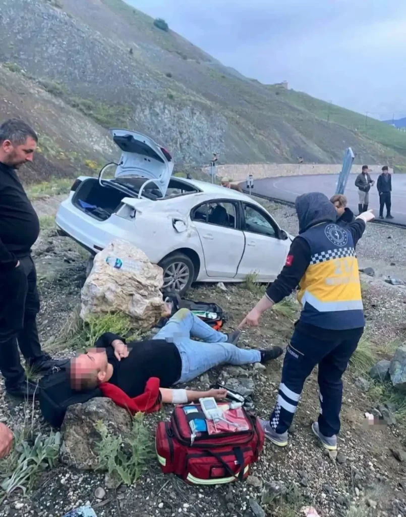 Erzurum’da can pazarı! otomobil duvara saplandı: 1’i ağır 4 yaralı