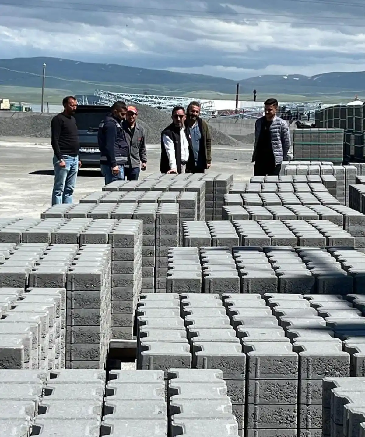Kars’ta köy yolları için seferberlik: "Bu yıl hummalı bir çalışma yürüteceğiz"