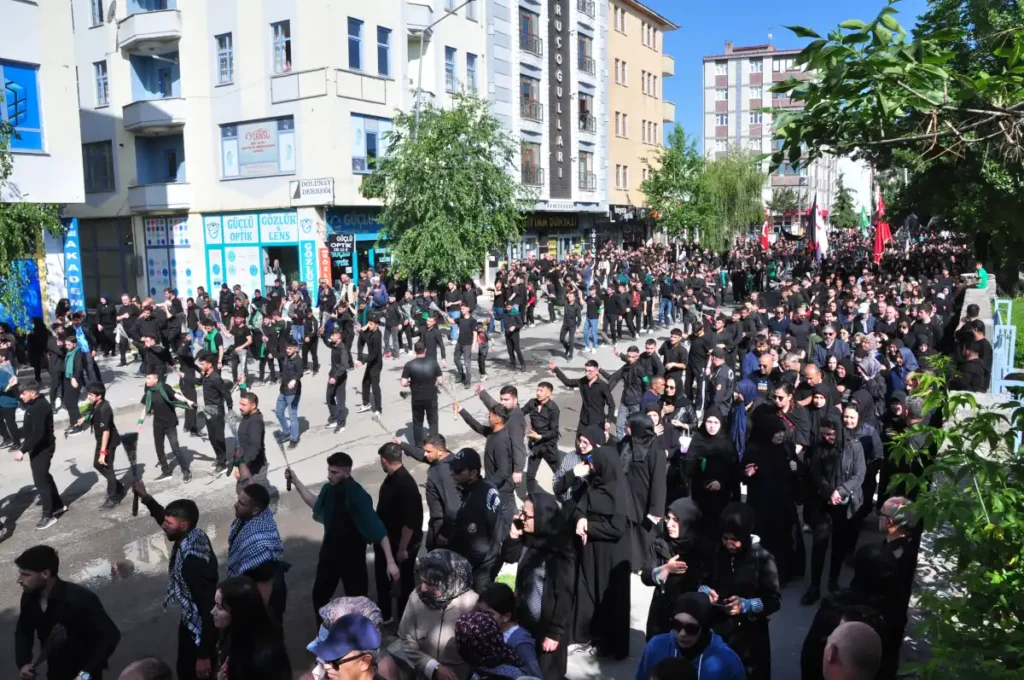 Kars'ta Hz.Hüseyin ve Kerbela iehitlerini anıldı