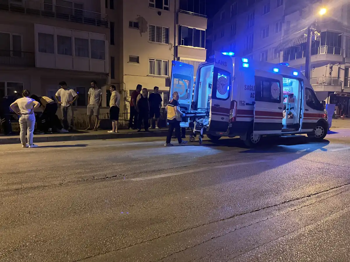 Mudanya'da kontrolden çıkan motosiklet sürücüsü yol kenarına savruldu
