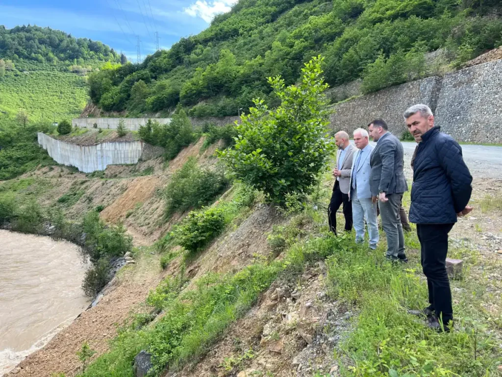 Selden zarar gören kovanlıkta hasar tespiti yapılıyor