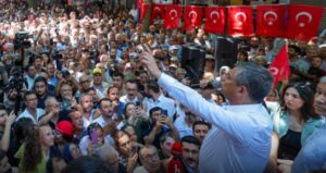 Özgür Özel'den Adana'da yeni parti mesajı: 'Çok yakında yeni bir yol açacağız'