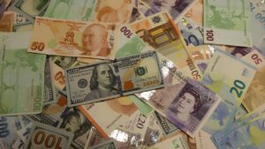 Dolar 47 lirayı gördü Döviz piyasasında yeni rekor