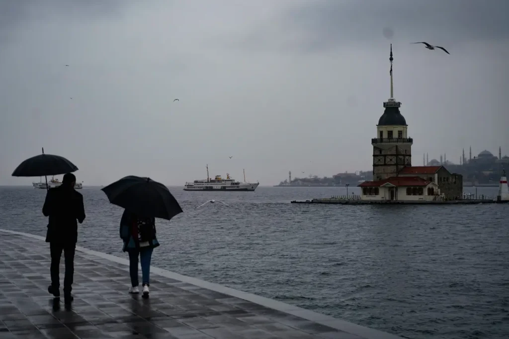 İstanbullular şemsiyeleri hazırlayın Yeni haftada sağanak geliyor