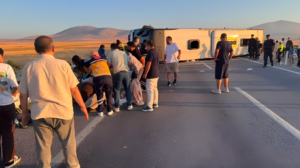 Kütahya yolcu otobüsü devrildi 31 yaralı