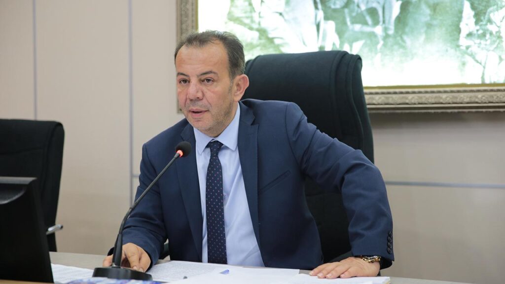 Tanju Özcan'a bir davadan beraat kararı