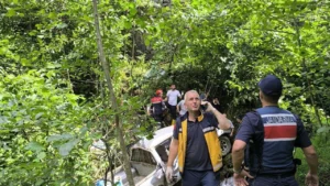 Trabzonda kamyonet şarampole yuvarlandı 1 kişi öldü, 5 kişi yaralandı