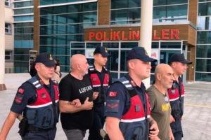 Yönetmen Ezel Akay ve kardeşine uyuşturucu operasyonu