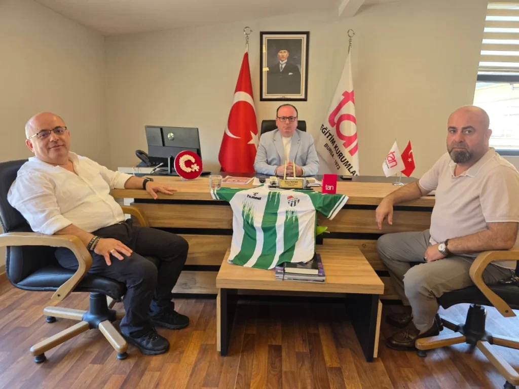 Artvinspor'un Kadın Voleybolu Projesine İş İnsanı Erten Kayan'dan destek