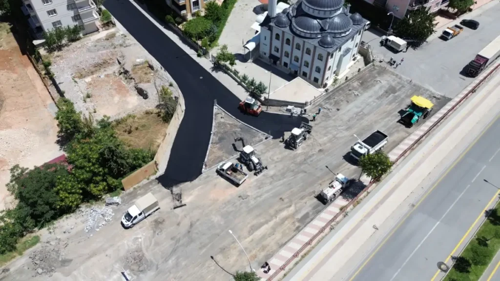 Battalgazi'de sıcak asfalt çalışmaları sürüyor