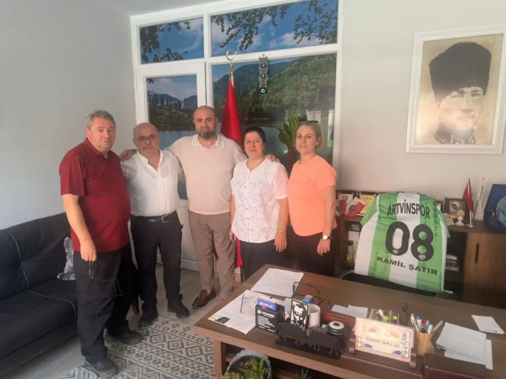 Bursa'nın sevilen Artvinli iş insanı Şatır'a Artvinspor'dan ziyaret