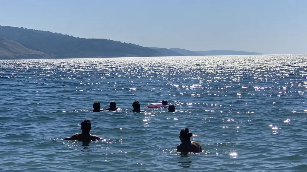 Gemlik'te denizde can pazarı: Baba ve iki kızı ölümden döndü