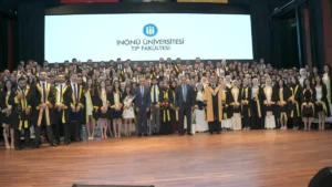 İnönü Üniversitesi Tıp Fakültesi’nde 33. Dönem mezuniyet coşkusu