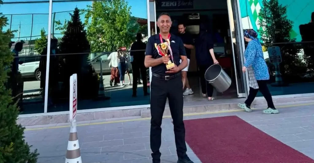 Karslı Bilardocu Mahir Güney'den Türkiye Üçüncülüğü