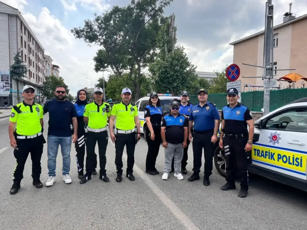 Kars'ta özel gereksinimli Ömer'in polislik hayali gerçek oldu